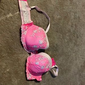 Victoria’s Secret 39d bright pink